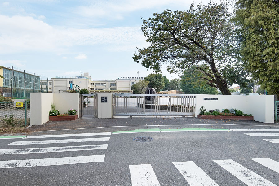 勝瀬小学校　450m（徒歩6分）