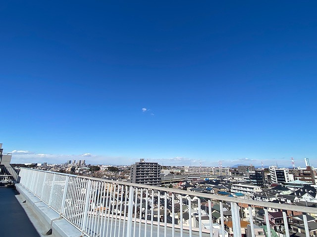 【玄関アプローチからの眺望】