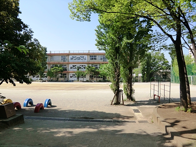 明治初期開校、地域に根付く小学校